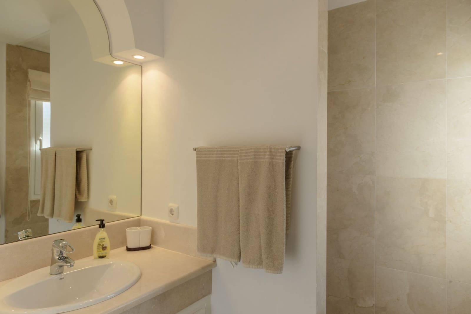 4 bedroom Villa for sale in Benalup with pool garage - € 890,000 (Ref: 8805831)