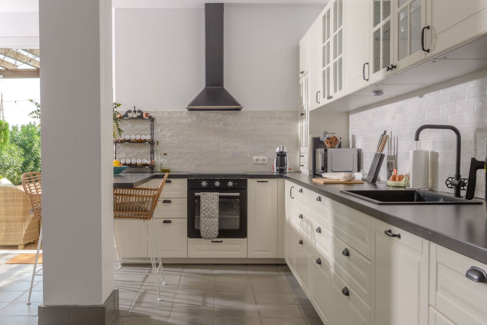 4 bedroom Villa for sale in Benalup with pool garage - € 890,000 (Ref: 8805831)