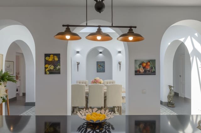 4 makuuhuone Huvila myytävänä paikassa Benalup mukana uima-altaan 
autotalli - 890 000 € (Ref: 8805831)