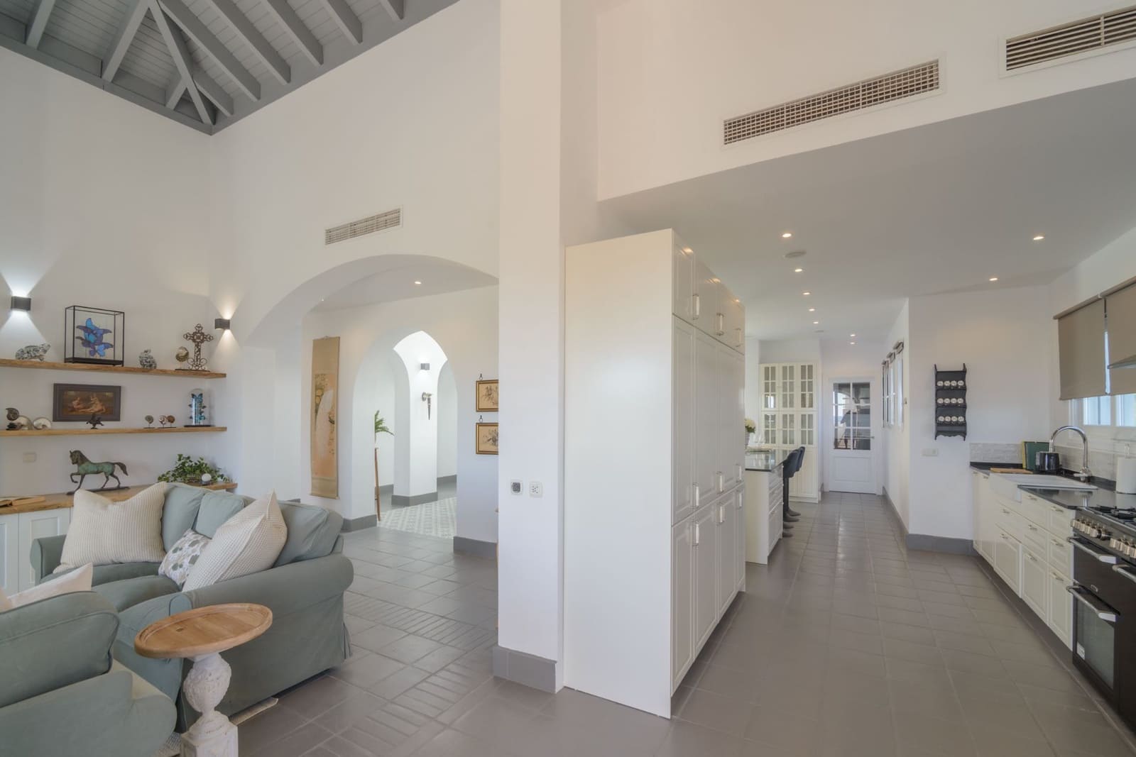 4 bedroom Villa for sale in Benalup with pool garage - € 890,000 (Ref: 8805831)