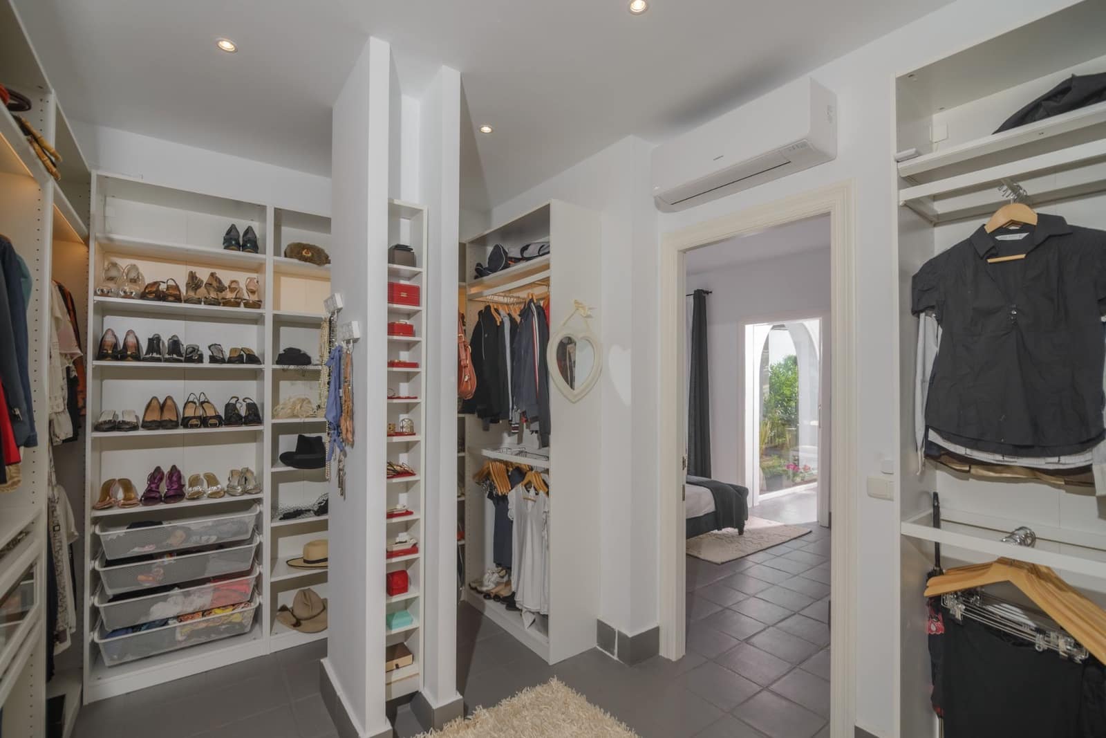 4 bedroom Villa for sale in Benalup with pool garage - € 890,000 (Ref: 8805831)