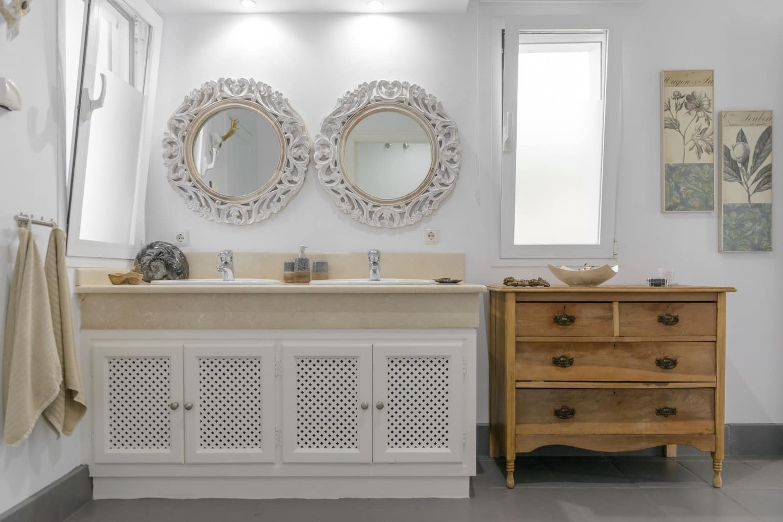 4 bedroom Villa for sale in Benalup with pool garage - € 890,000 (Ref: 8805831)