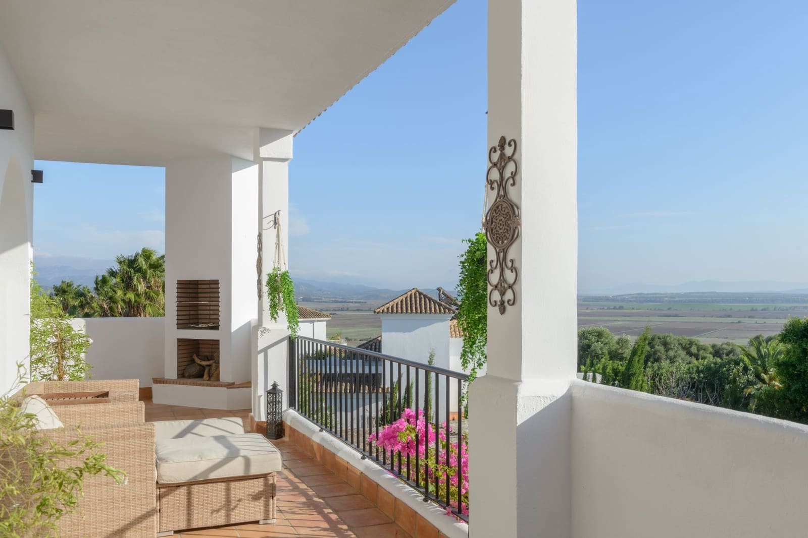 4 bedroom Villa for sale in Benalup with pool garage - € 890,000 (Ref: 8805831)