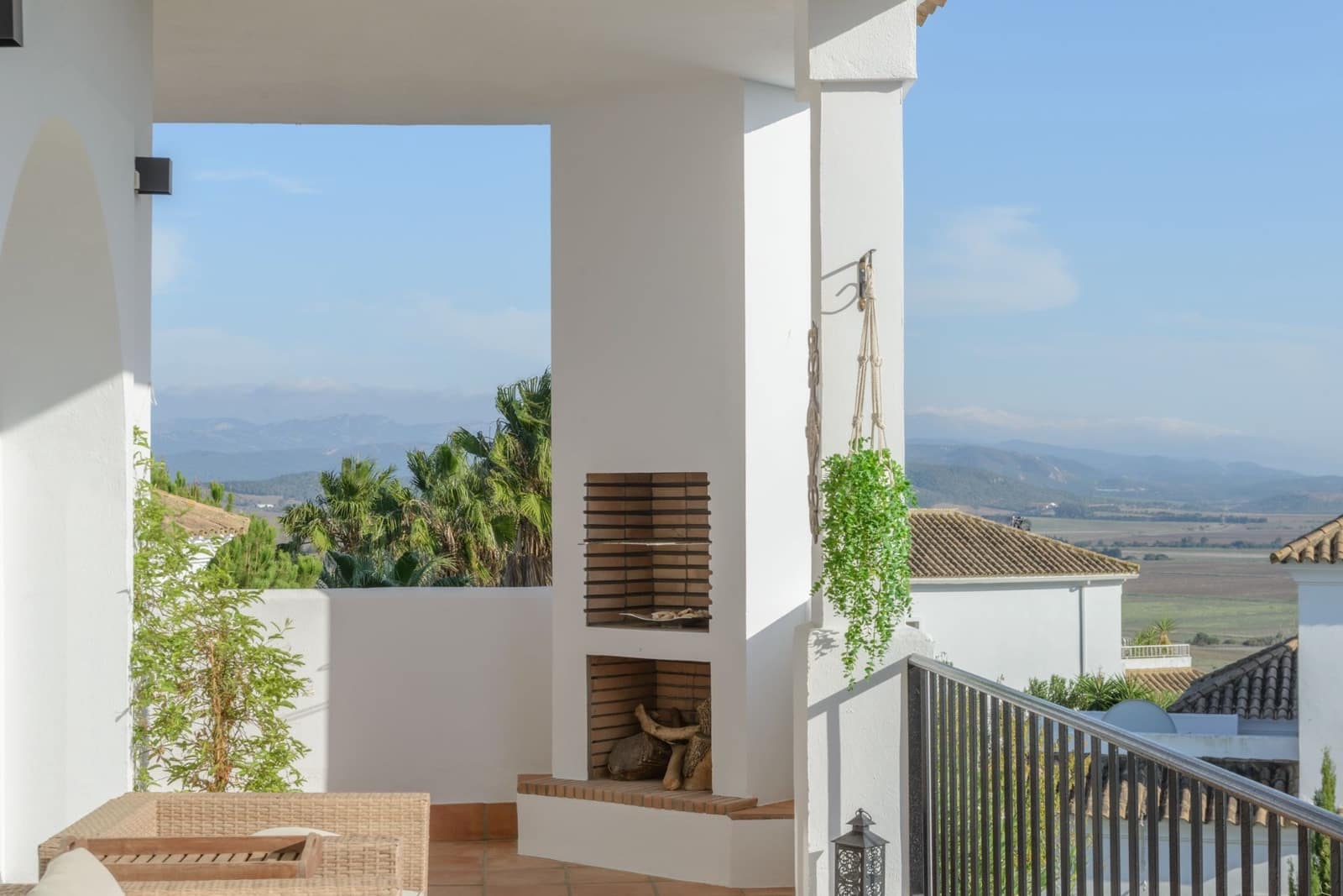 4 bedroom Villa for sale in Benalup with pool garage - € 890,000 (Ref: 8805831)