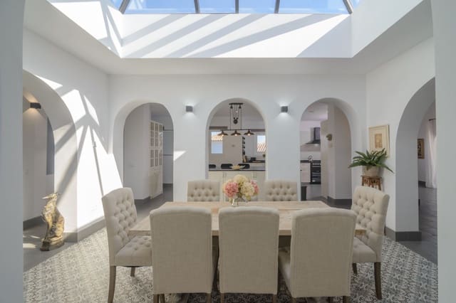 4 makuuhuone Huvila myytävänä paikassa Benalup mukana uima-altaan 
autotalli - 890 000 € (Ref: 8805831)