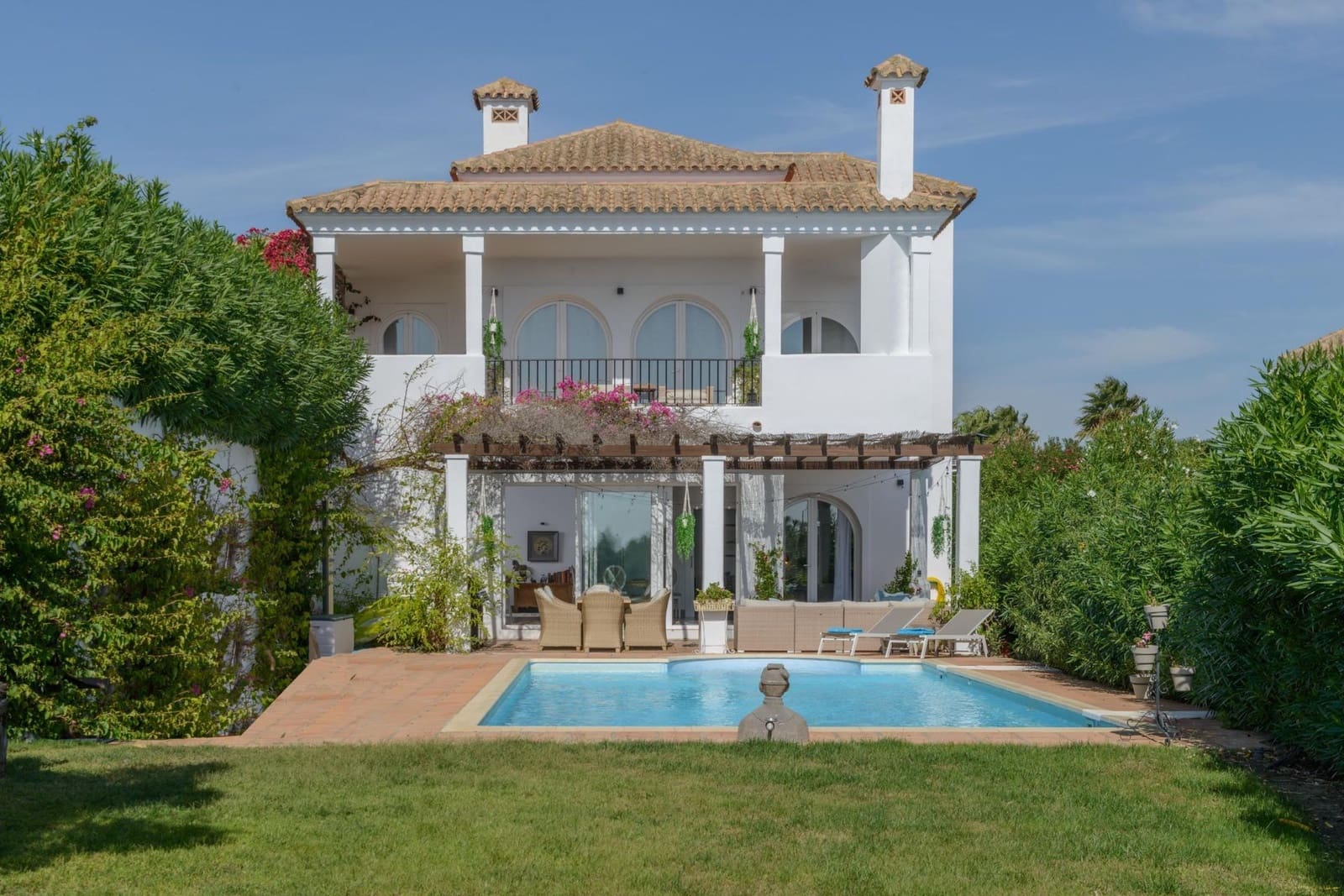 4 bedroom Villa for sale in Benalup with pool garage - € 890,000 (Ref: 8805831)
