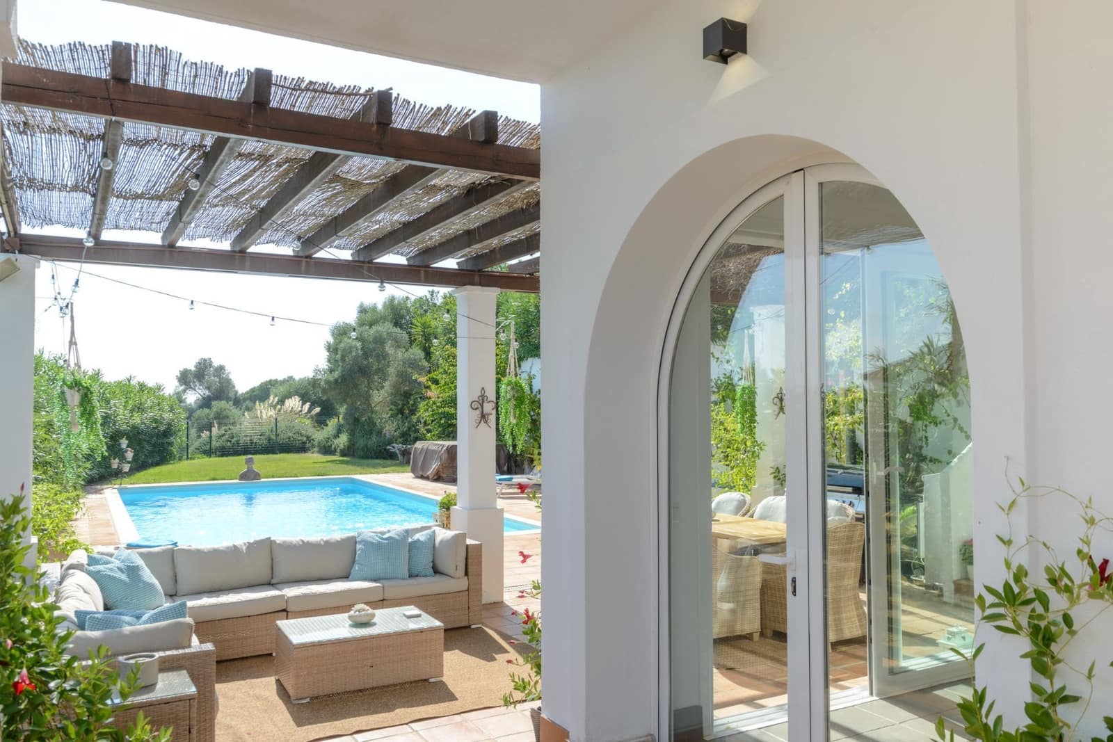 4 bedroom Villa for sale in Benalup with pool garage - € 890,000 (Ref: 8805831)