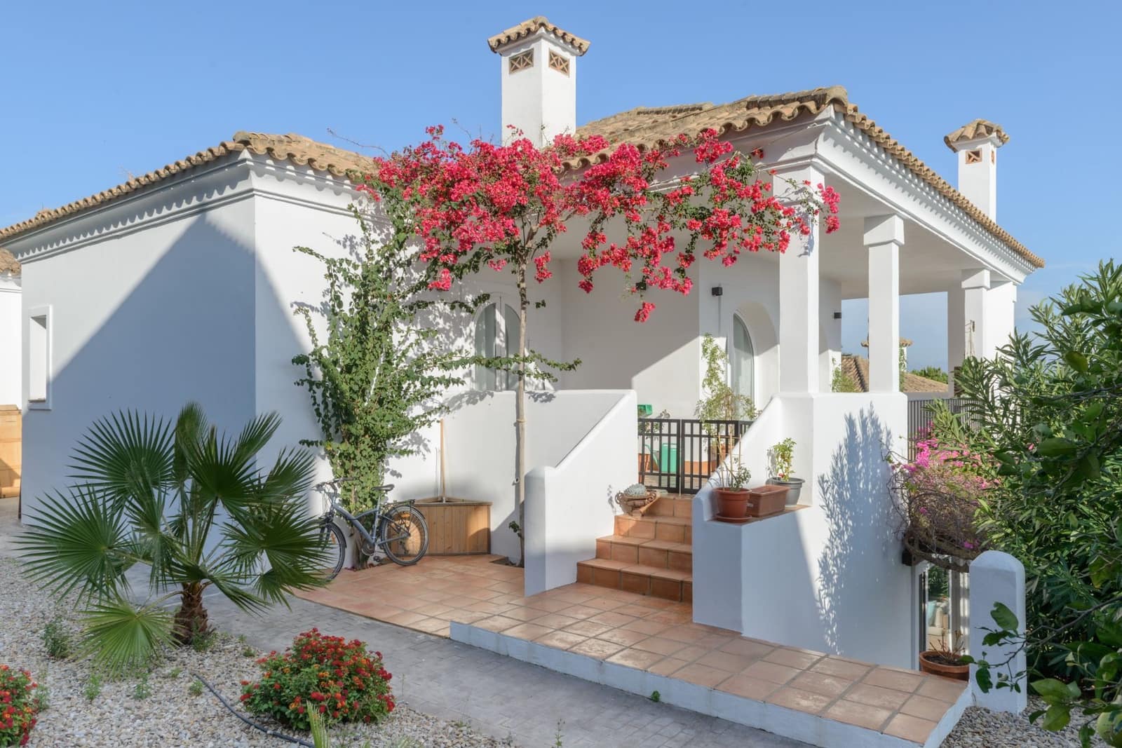 4 bedroom Villa for sale in Benalup with pool garage - € 890,000 (Ref: 8805831)