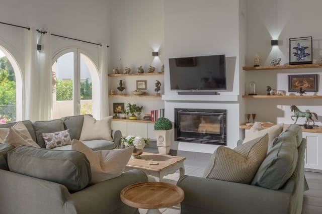 4 makuuhuone Huvila myytävänä paikassa Benalup mukana uima-altaan 
autotalli - 890 000 € (Ref: 8805831)