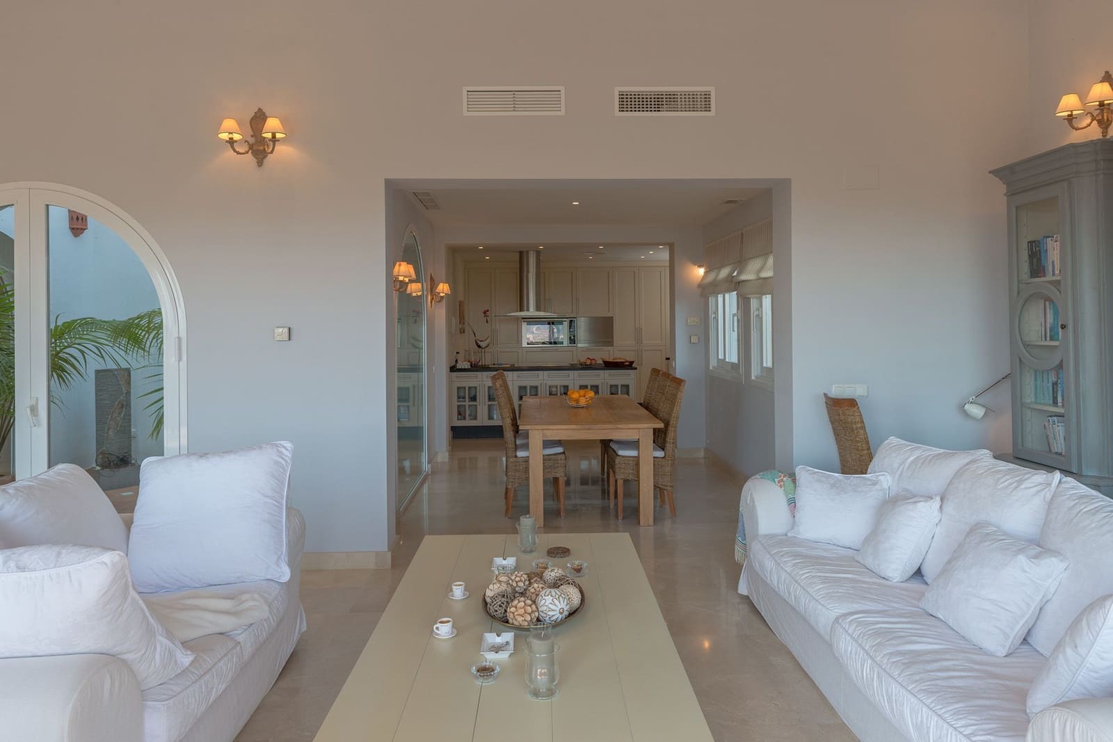 5 bedroom Villa for sale in Benalup with pool garage - € 790,000 (Ref: 9008450)