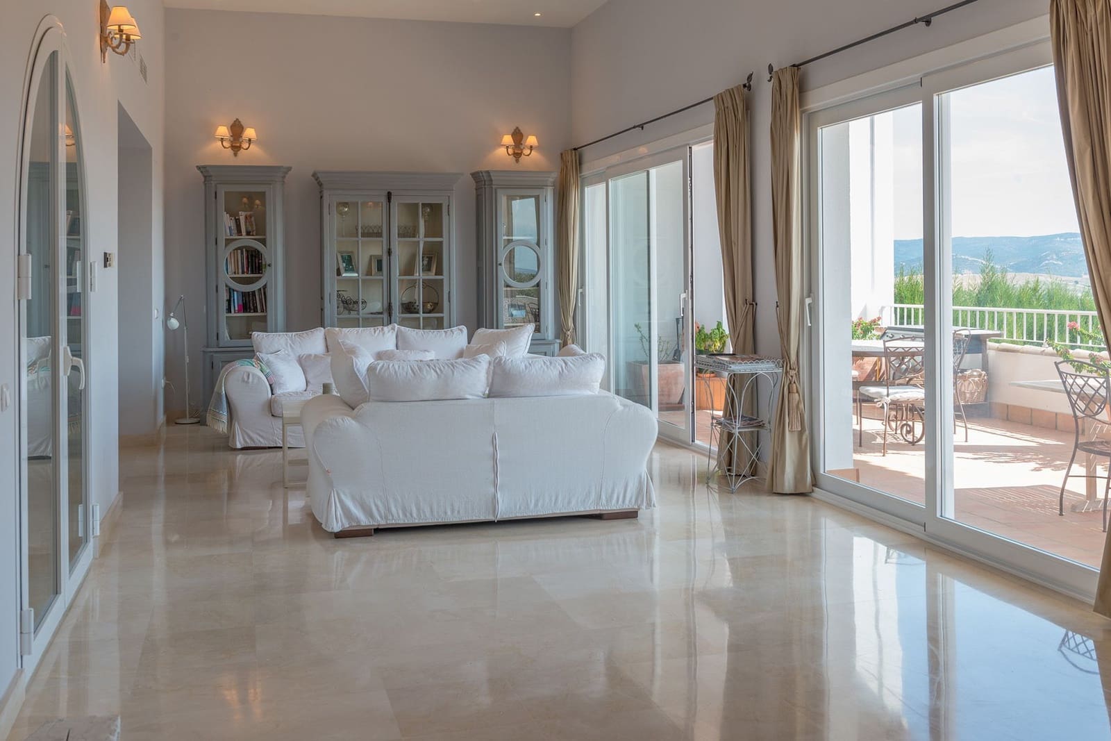 5 bedroom Villa for sale in Benalup with pool garage - € 790,000 (Ref: 9008450)