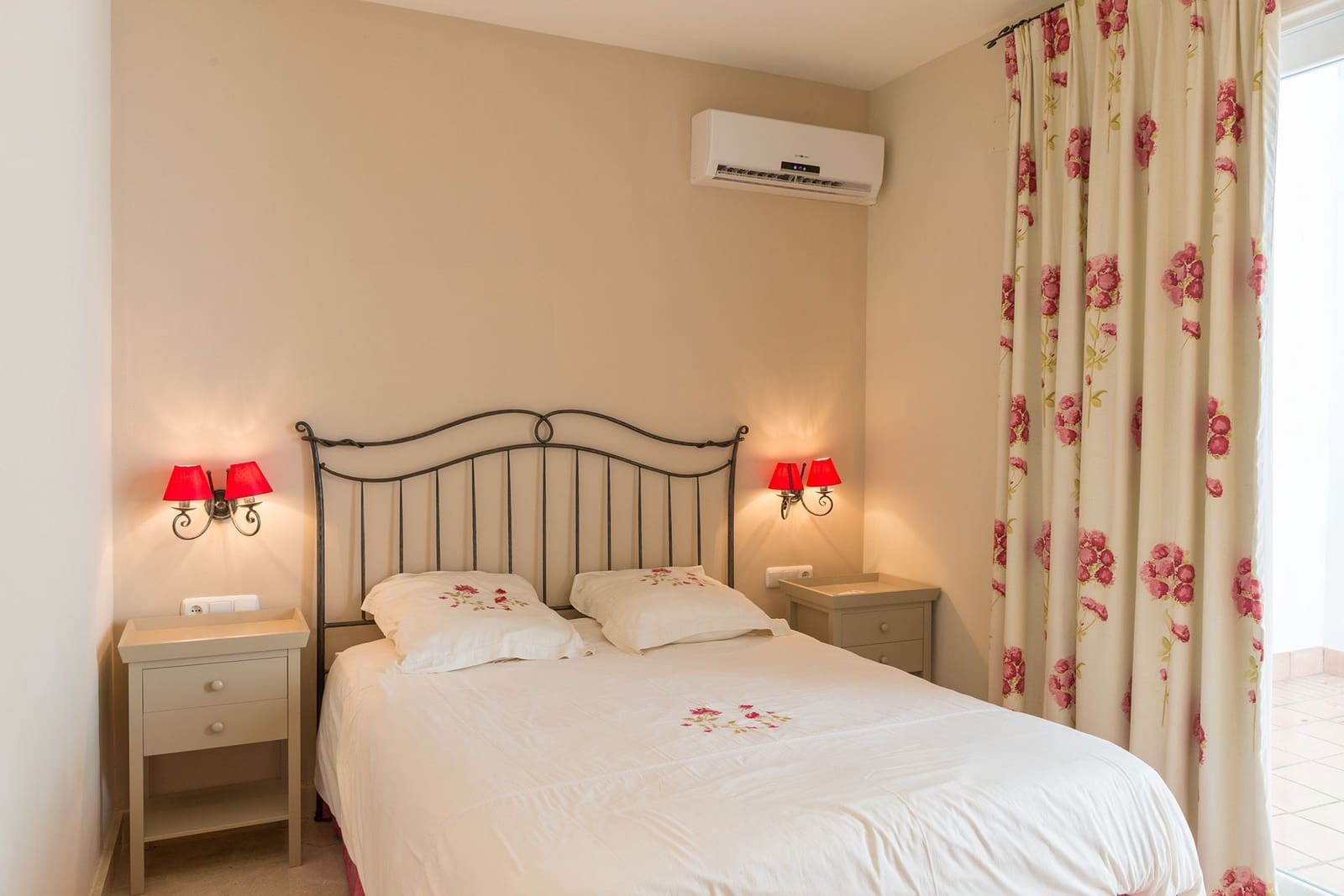 5 bedroom Villa for sale in Benalup with pool garage - € 790,000 (Ref: 9008450)