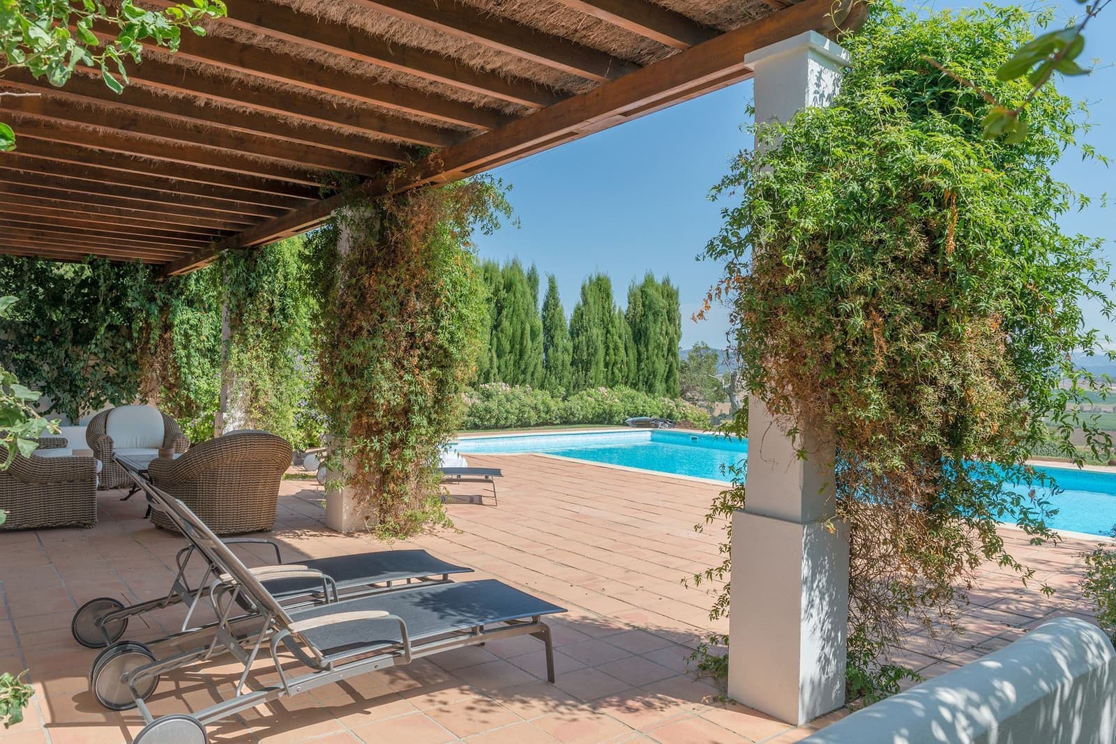 5 bedroom Villa for sale in Benalup with pool garage - € 790,000 (Ref: 9008450)