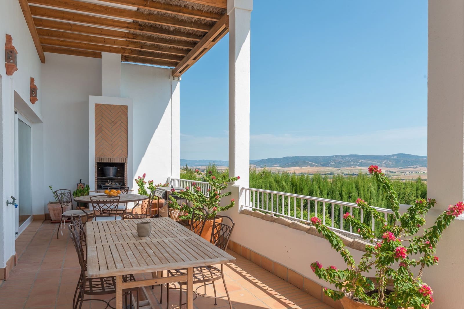 5 bedroom Villa for sale in Benalup with pool garage - € 790,000 (Ref: 9008450)