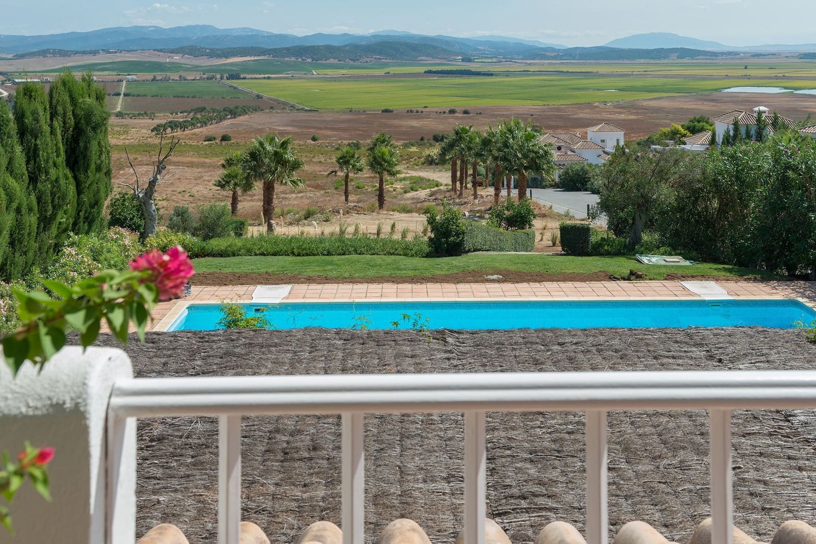 5 bedroom Villa for sale in Benalup with pool garage - € 790,000 (Ref: 9008450)