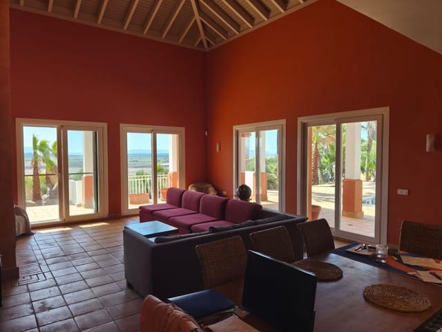 3 soveværelse Villa til salg i Benalup med swimmingpool garage - € 525.000 (Ref: 9239591)