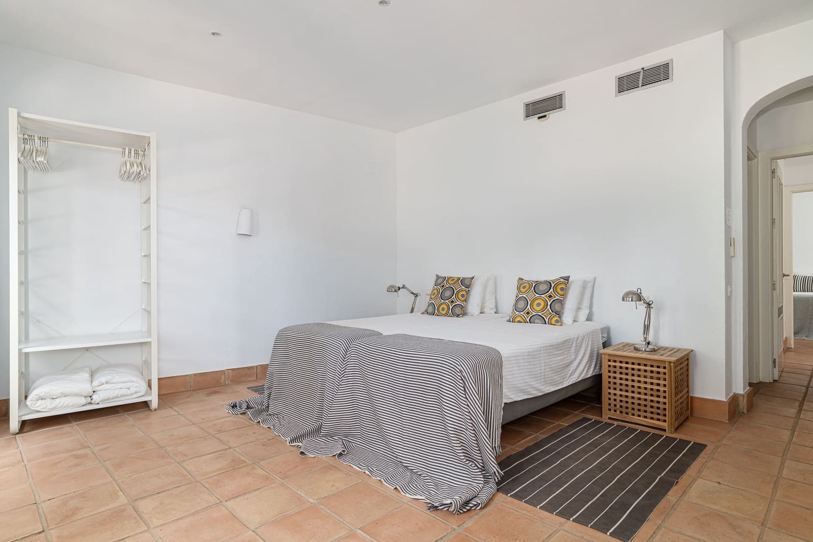 5 sypialnia Willa na sprzedaż w Benalup z basenem garażem - 875 000 € (Ref: 9400373)