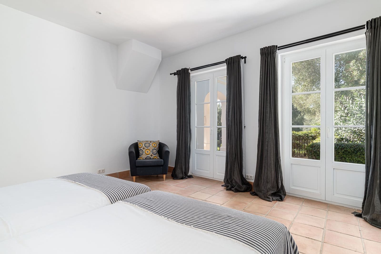 5 sypialnia Willa na sprzedaż w Benalup z basenem garażem - 875 000 € (Ref: 9400373)