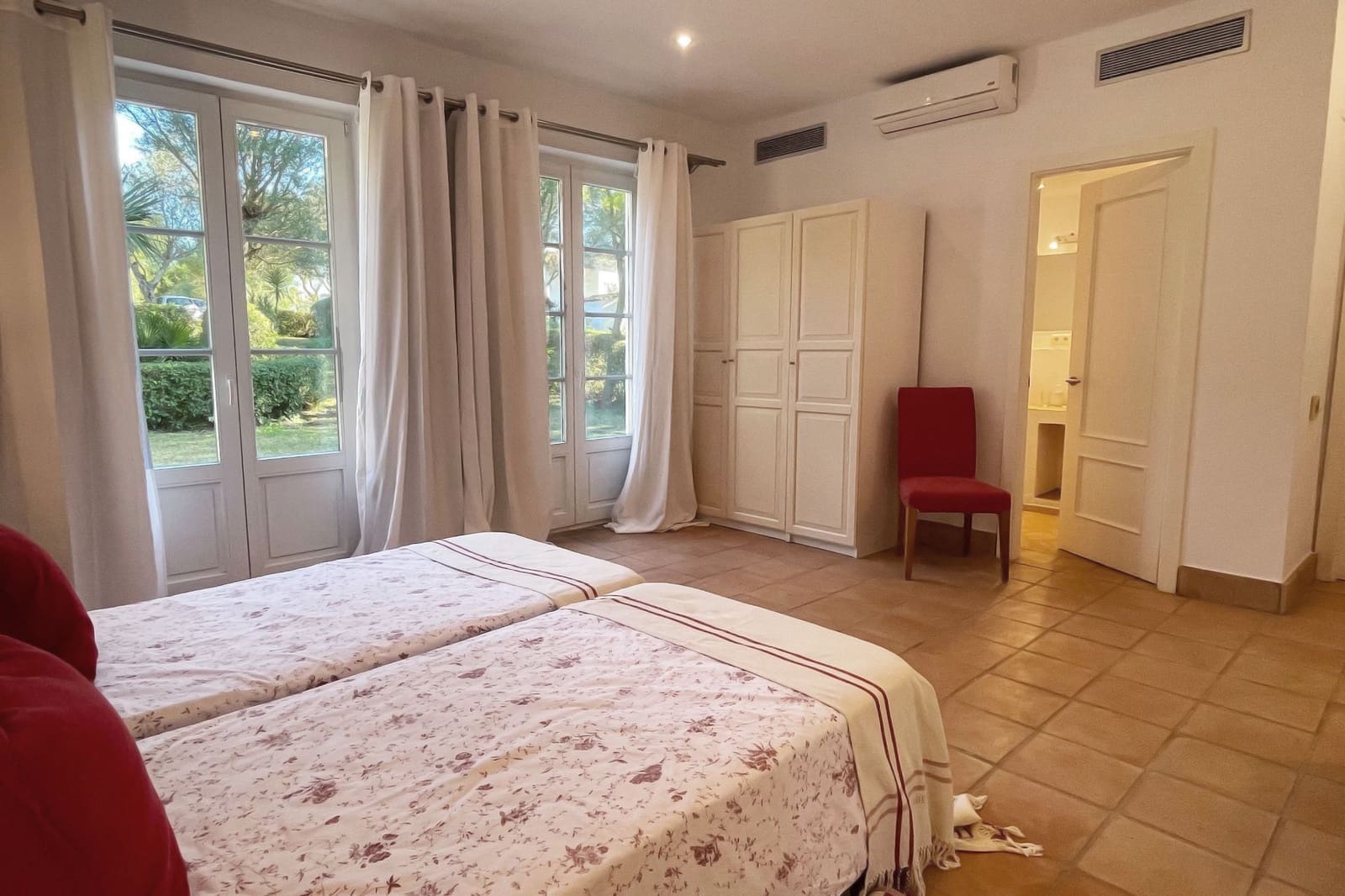 5 soveværelse Villa til salg i Benalup med swimmingpool garage - € 820.000 (Ref: 9698117)