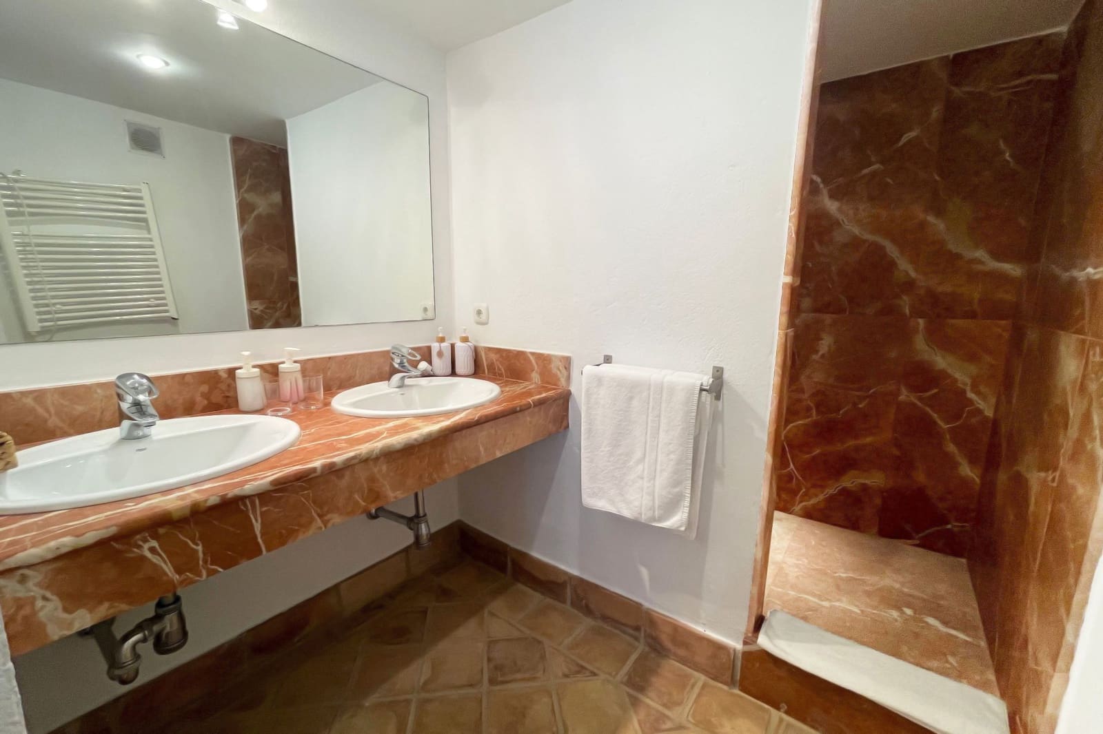 5 soveværelse Villa til salg i Benalup med swimmingpool garage - € 820.000 (Ref: 9698117)