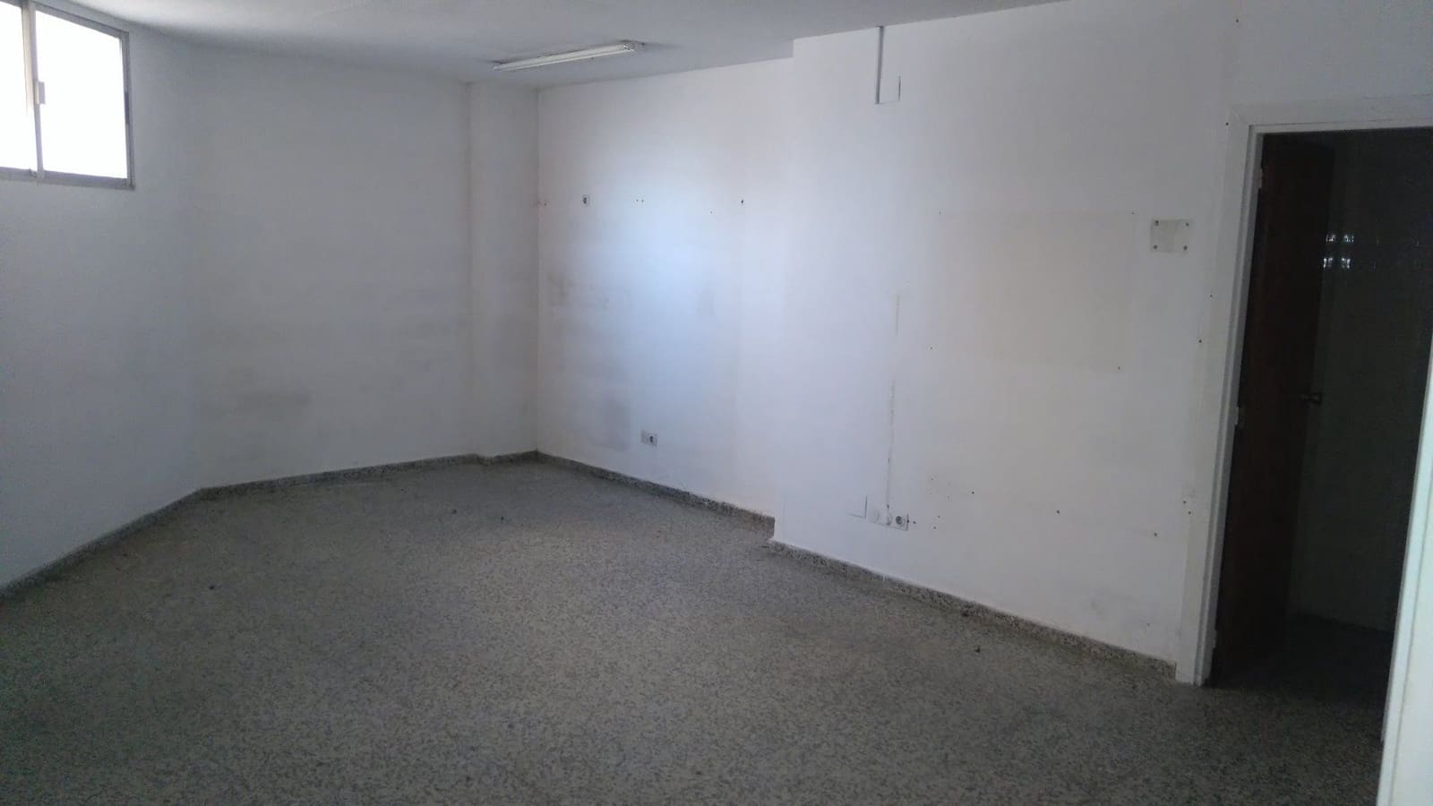 Commercial for sale in Castello de la Plana - € 138,000 (Ref: 9591777)