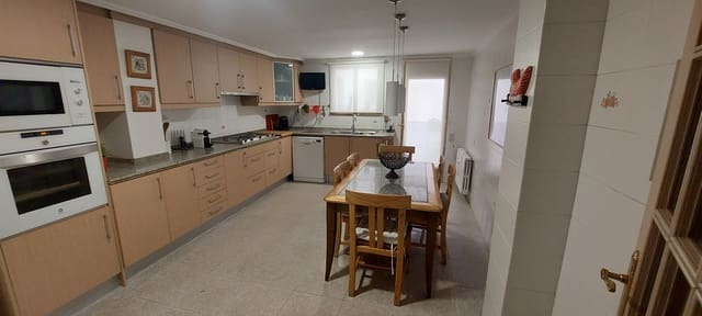 4 slaapkamer Flat te koop in Centro, Castelló de la Plana met garage - € 369.000 (Ref: 9591780)