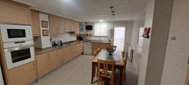 4 slaapkamer Flat te koop in Centro, Castelló de la Plana met garage - € 369.000 (Ref: 9591780)