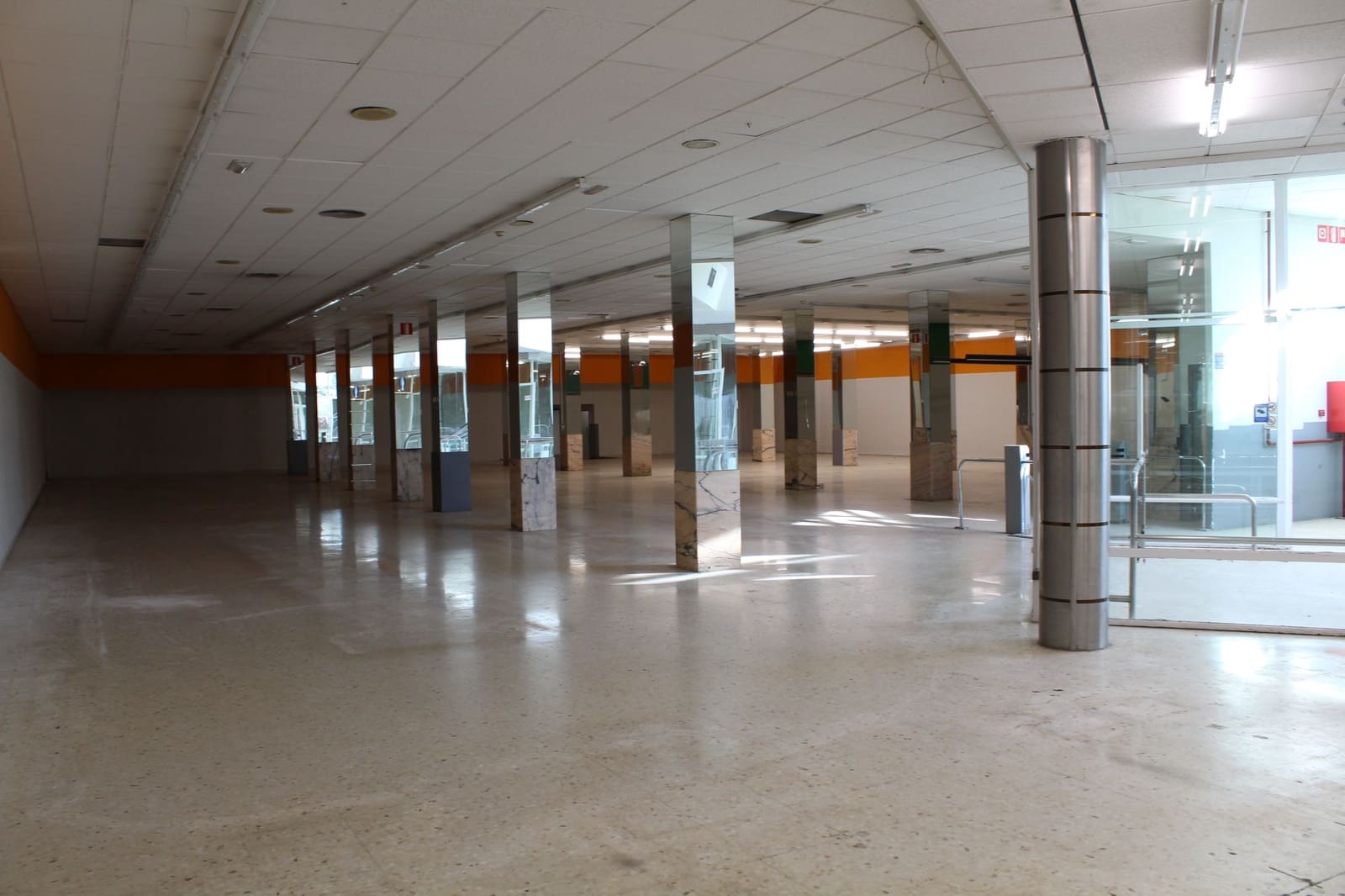 Commercial for sale in Benicassim - € 1,200,000 (Ref: 9591782)