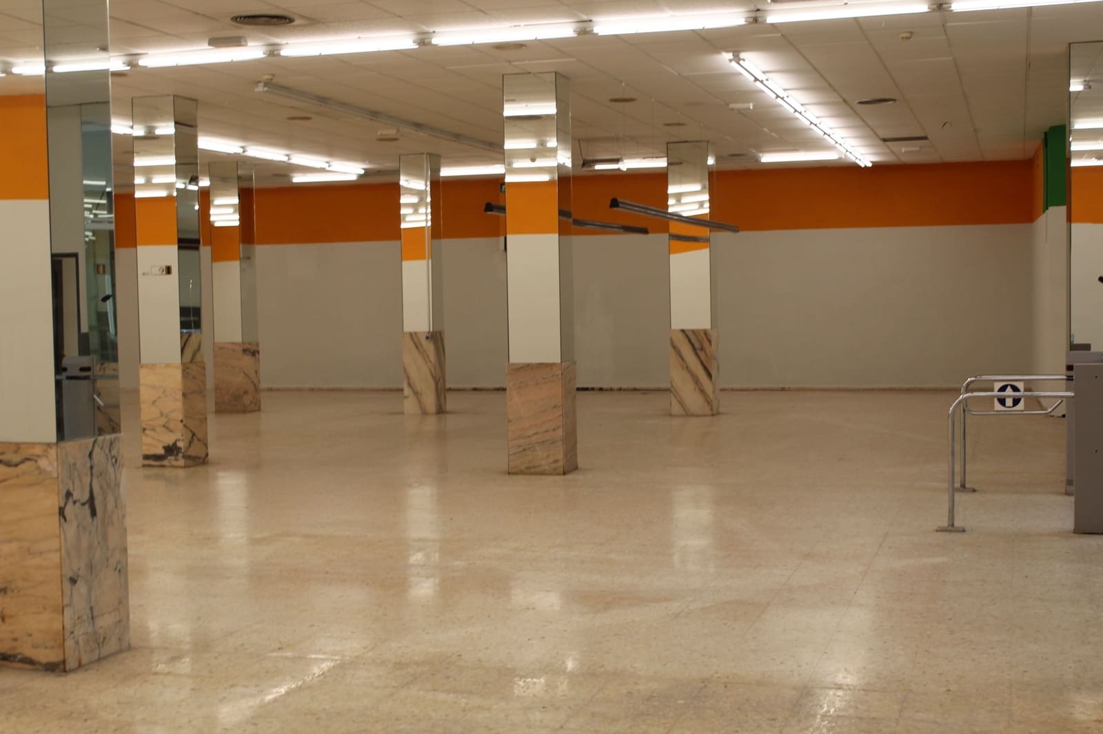 Commercial for sale in Benicassim - € 1,200,000 (Ref: 9591782)