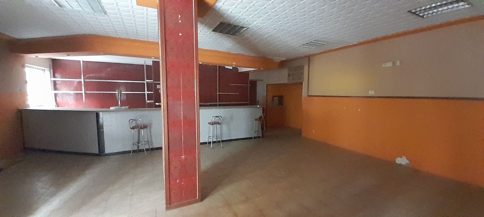 Commercial for rent in Castello de la Plana - € 800 (Ref: 9591784)