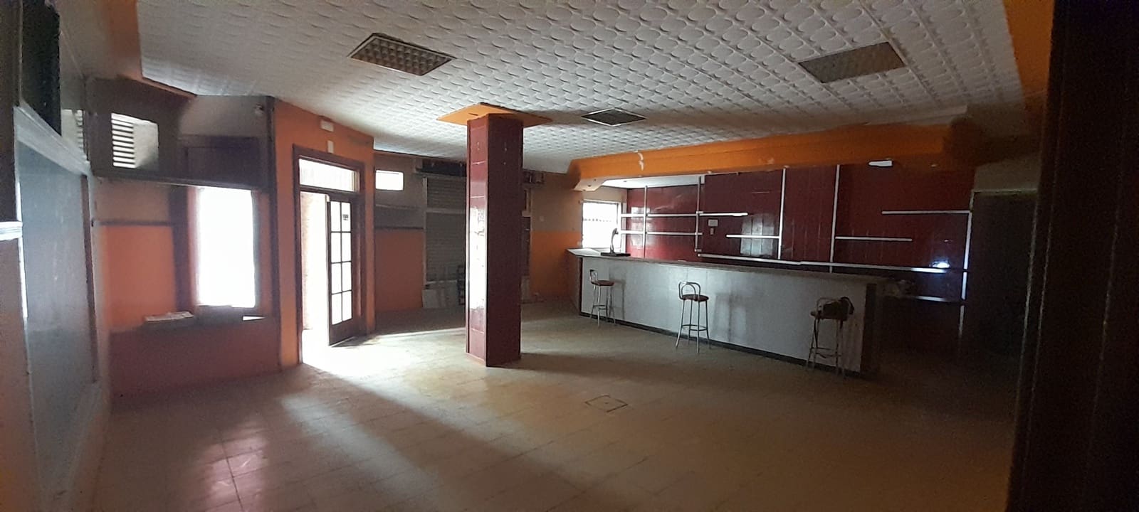 Commercial for rent in Castello de la Plana - € 800 (Ref: 9591784)