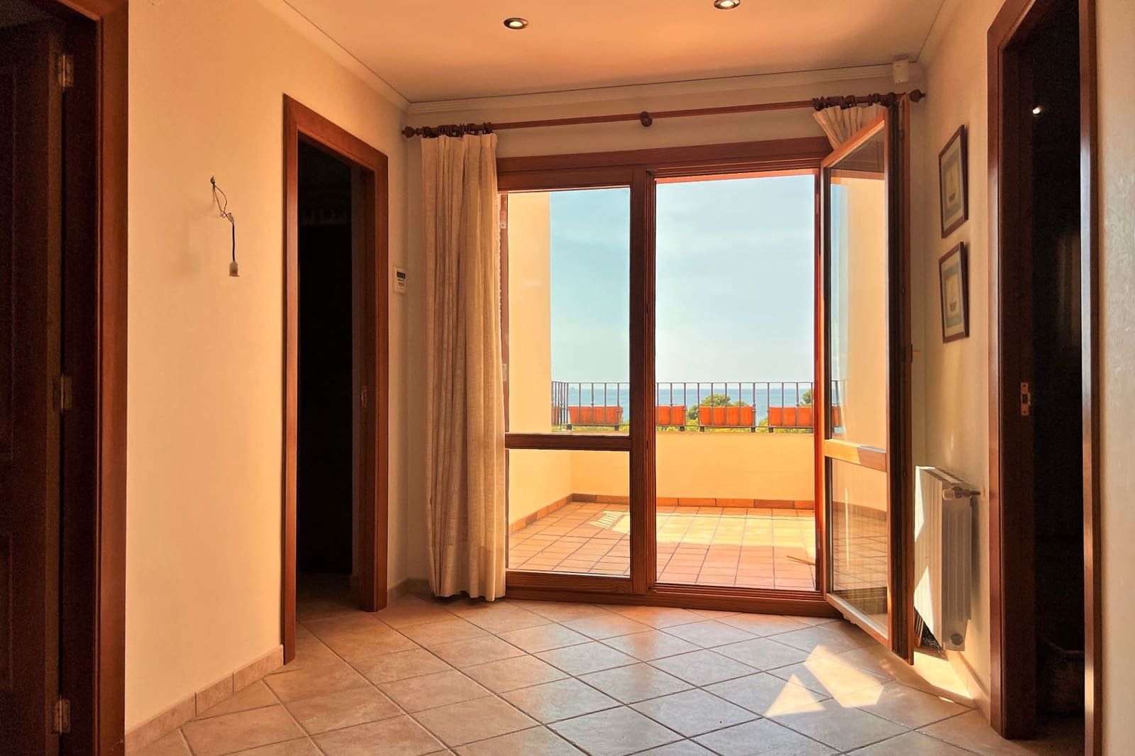 6 bedroom Villa for sale in Oropesa  with pool garage - € 2,500,000 (Ref: 9591786)