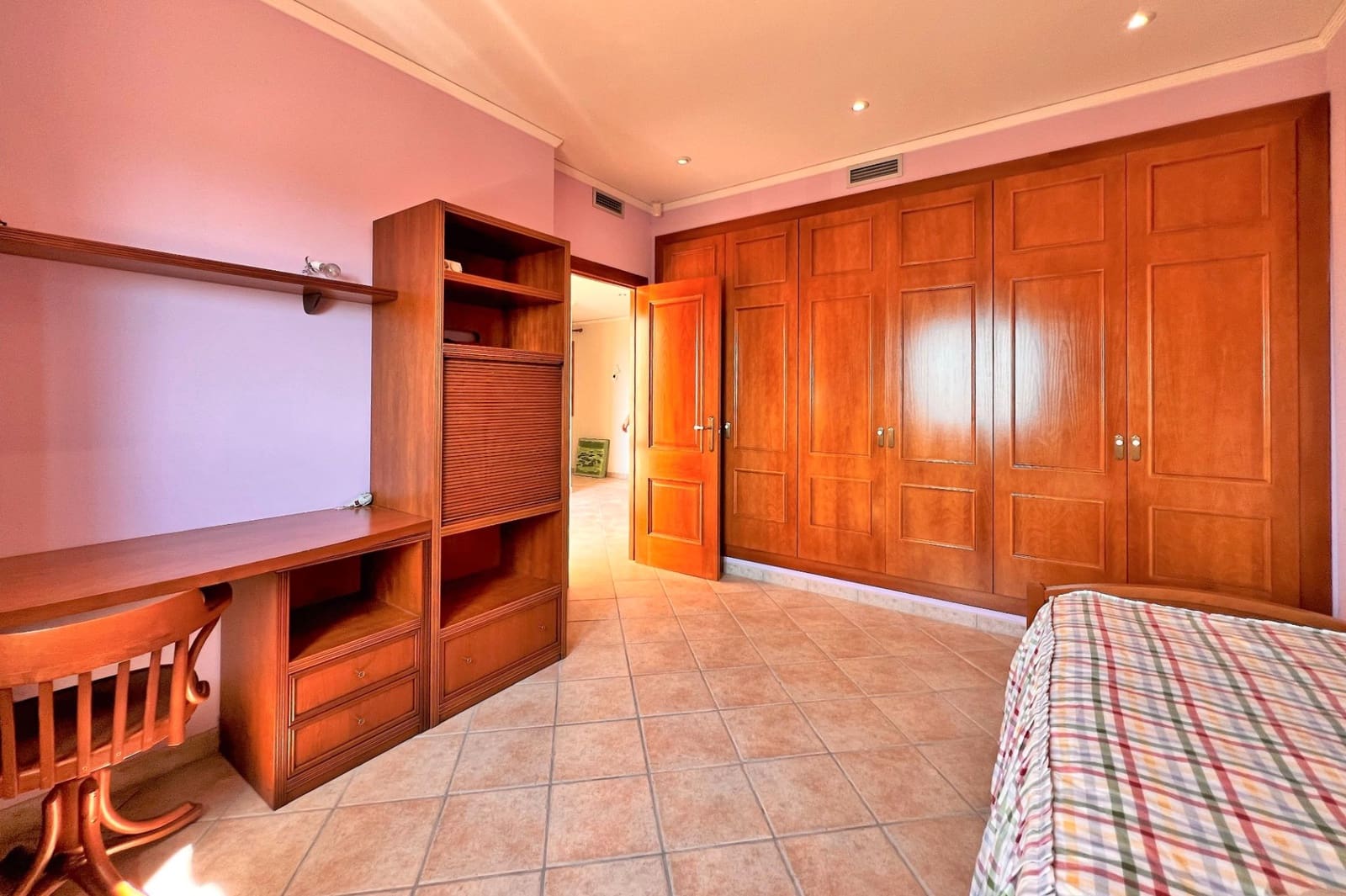 6 bedroom Villa for sale in Oropesa  with pool garage - € 2,500,000 (Ref: 9591786)