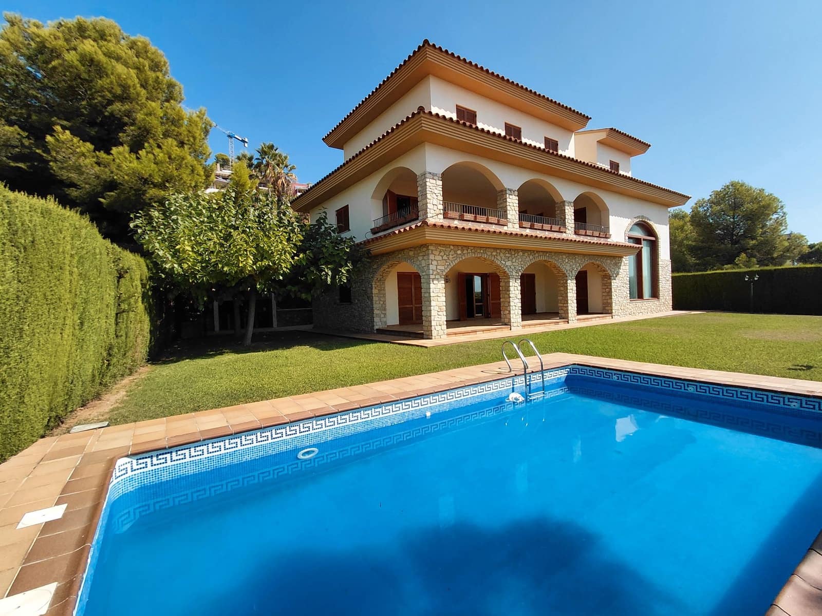 6 bedroom Villa for sale in Oropesa  with pool garage - € 2,500,000 (Ref: 9591786)