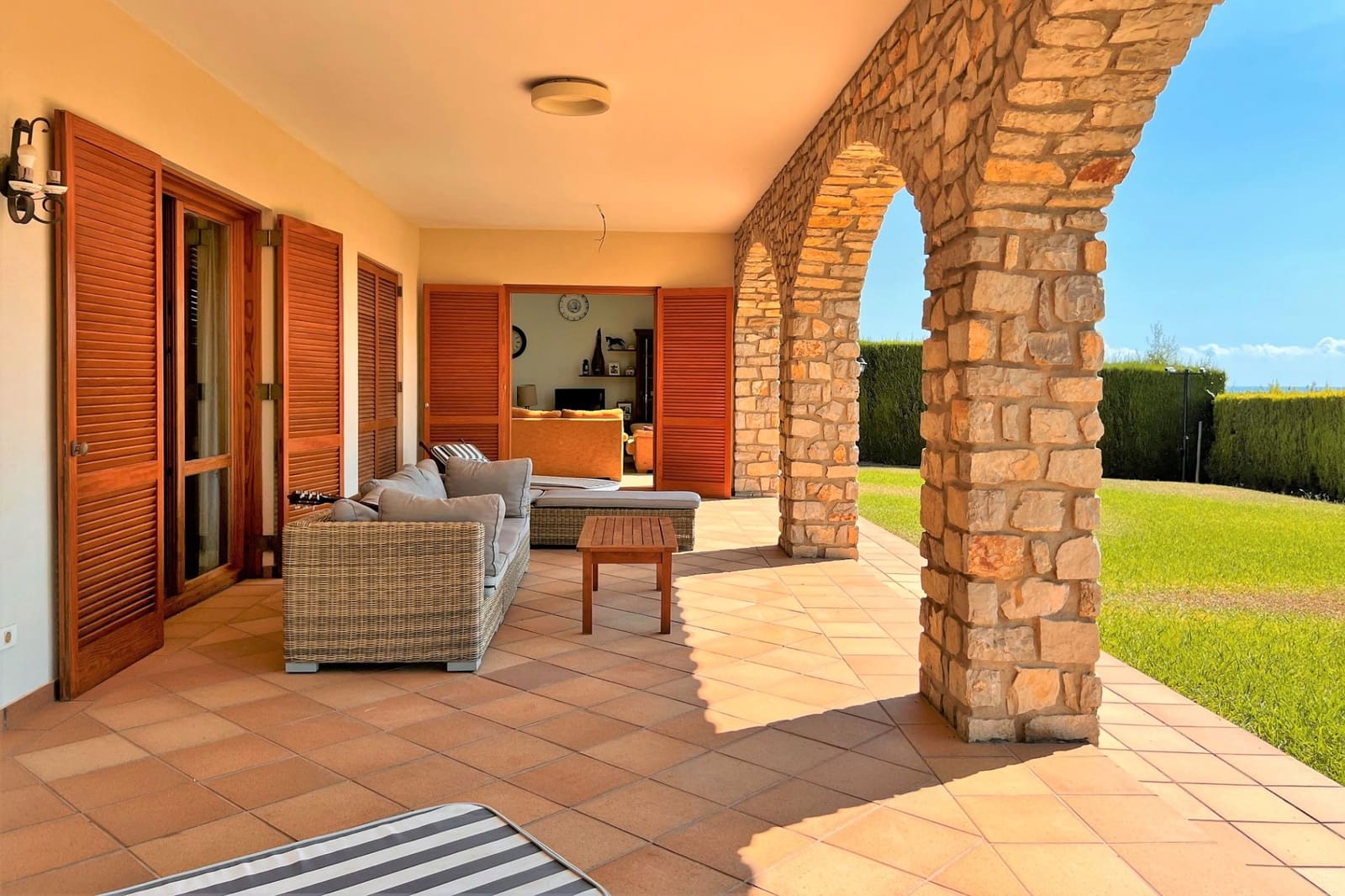 6 bedroom Villa for sale in Oropesa  with pool garage - € 2,500,000 (Ref: 9591786)