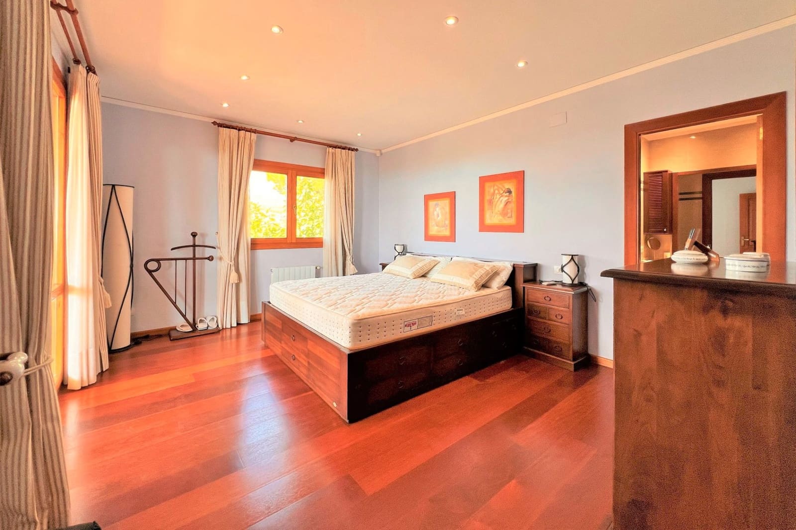 6 bedroom Villa for sale in Oropesa  with pool garage - € 2,500,000 (Ref: 9591786)