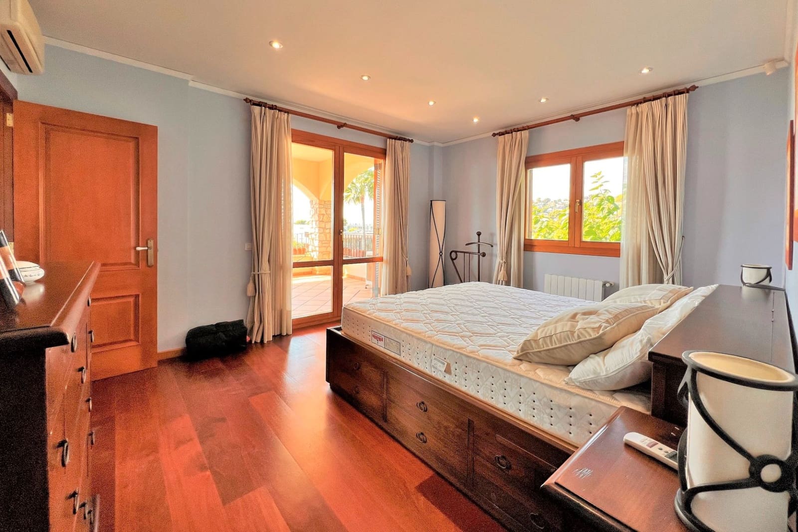 6 bedroom Villa for sale in Oropesa  with pool garage - € 2,500,000 (Ref: 9591786)