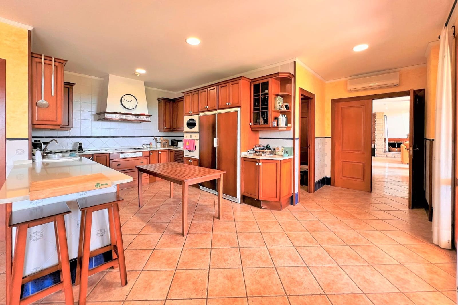 6 bedroom Villa for sale in Oropesa  with pool garage - € 2,500,000 (Ref: 9591786)