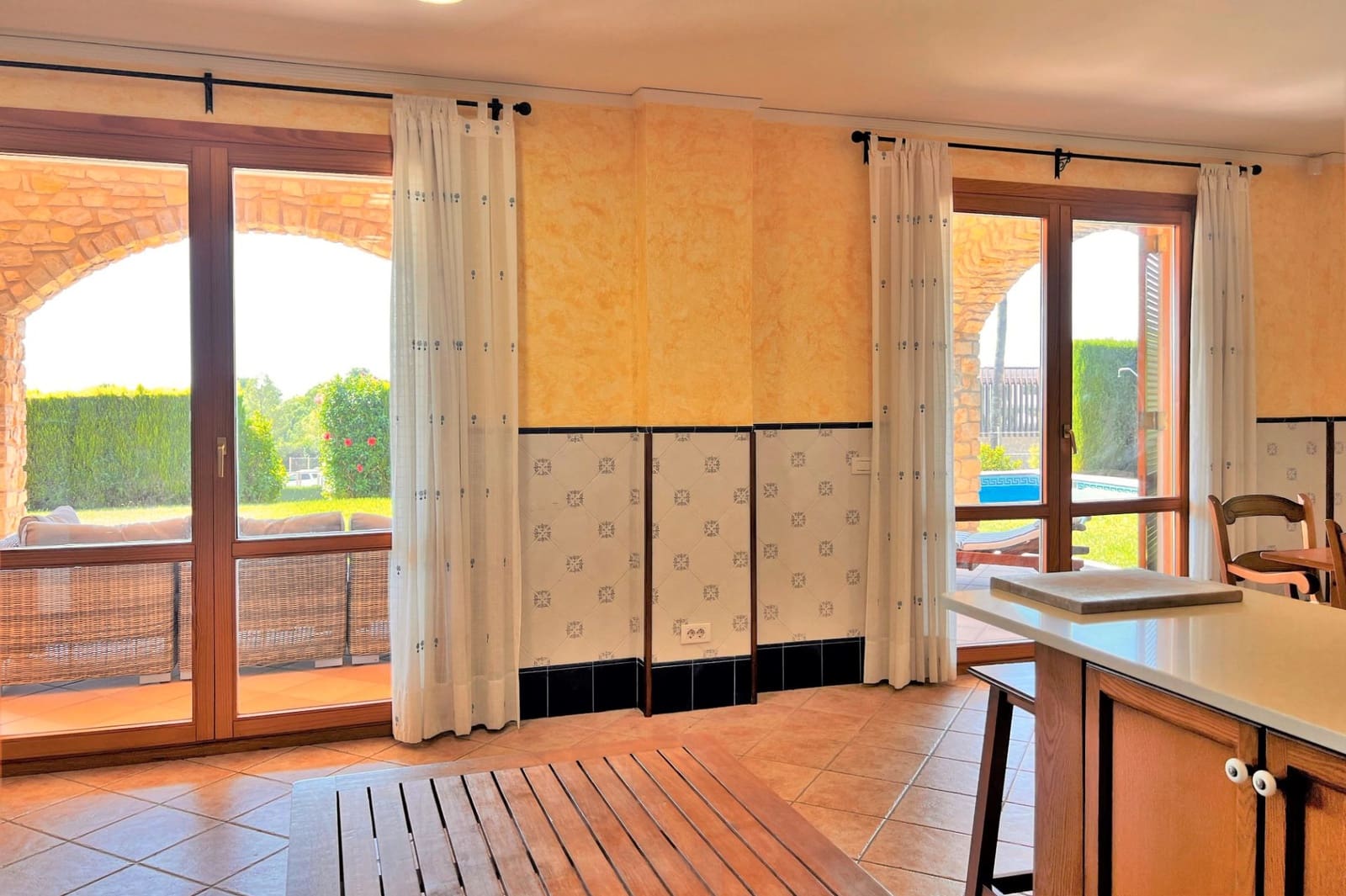 6 bedroom Villa for sale in Oropesa  with pool garage - € 2,500,000 (Ref: 9591786)