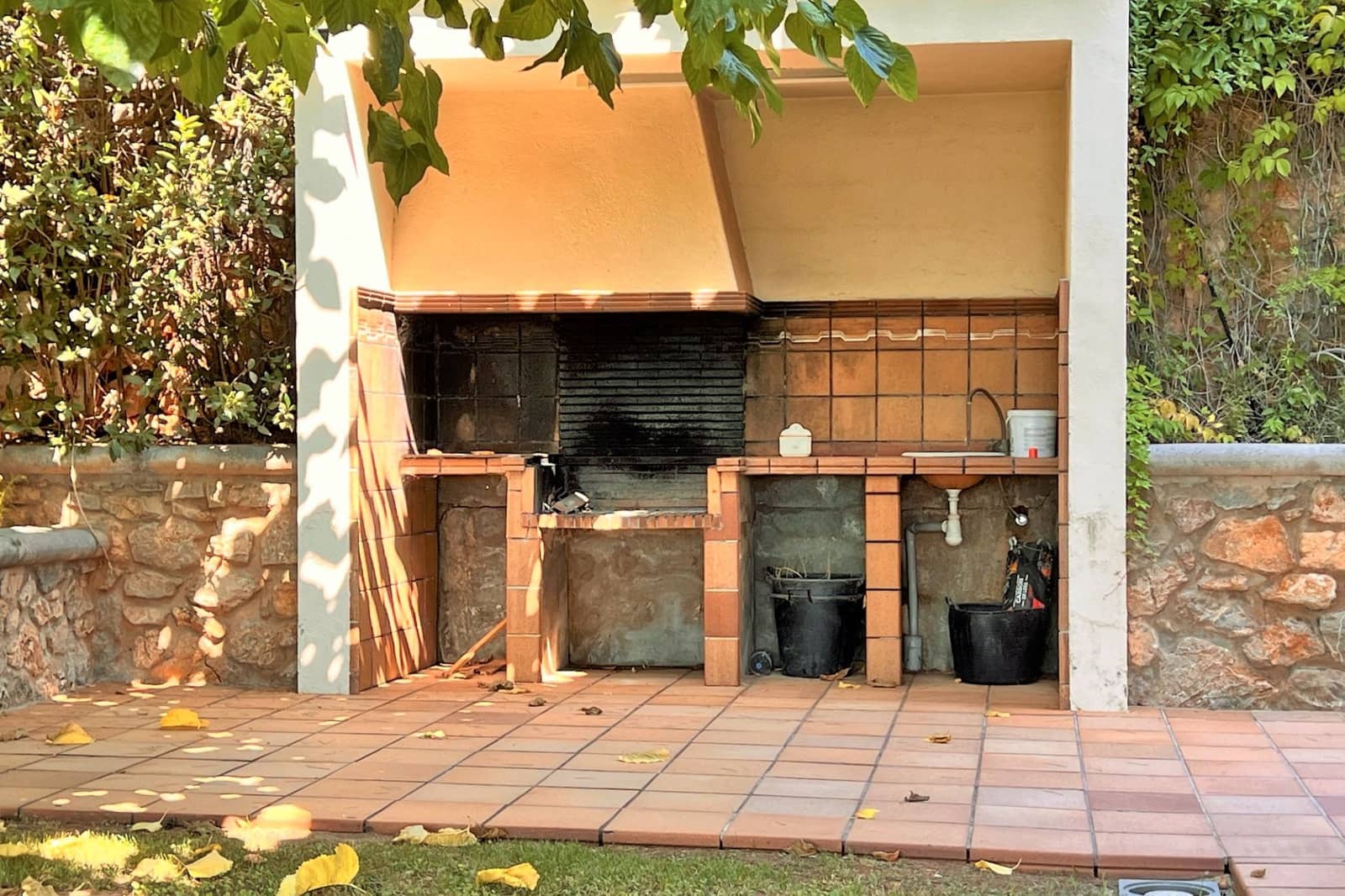 6 bedroom Villa for sale in Oropesa  with pool garage - € 2,500,000 (Ref: 9591786)