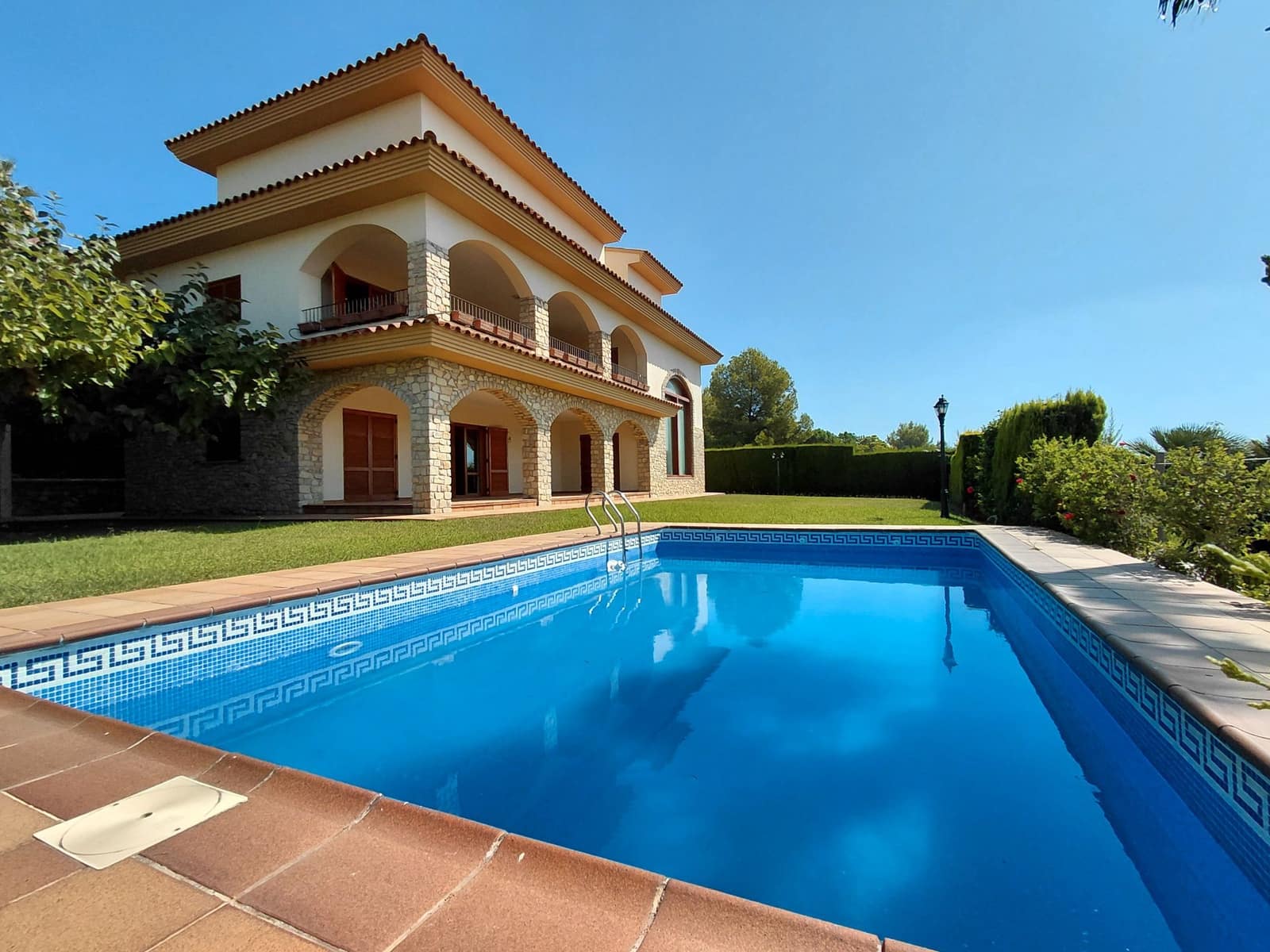 6 bedroom Villa for sale in Oropesa  with pool garage - € 2,500,000 (Ref: 9591786)