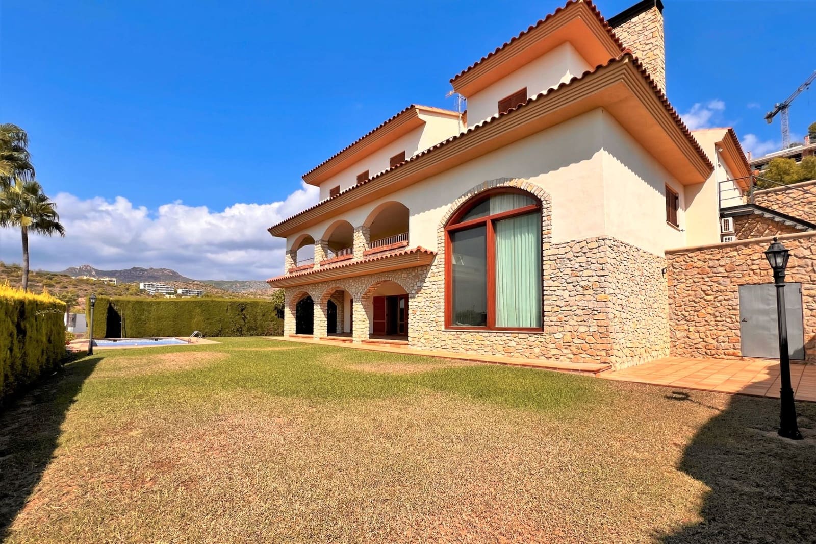 6 bedroom Villa for sale in Oropesa  with pool garage - € 2,500,000 (Ref: 9591786)