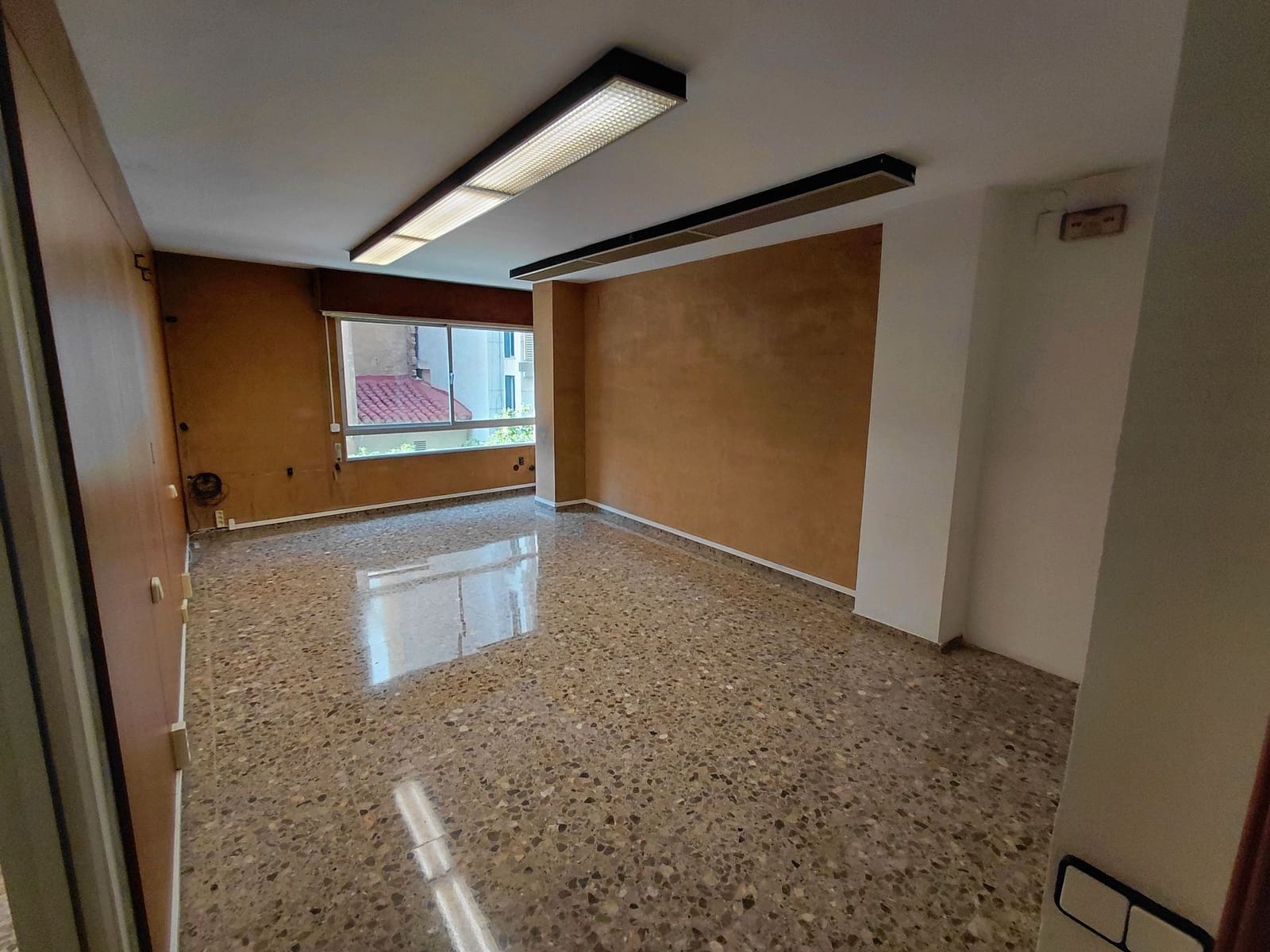 Office for sale in Castello de la Plana - € 143,000 (Ref: 9591789)