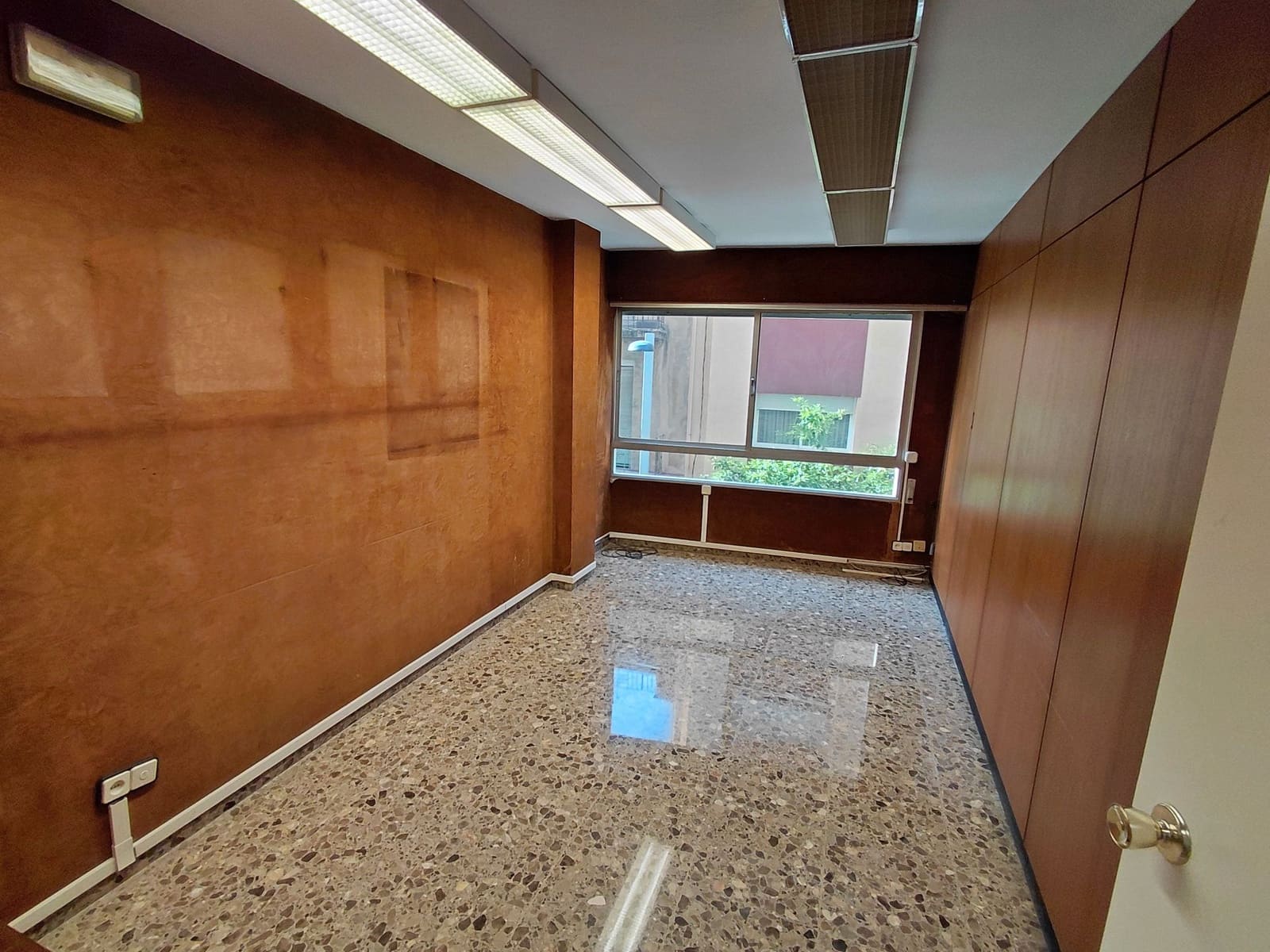 Office for sale in Castello de la Plana - € 143,000 (Ref: 9591789)