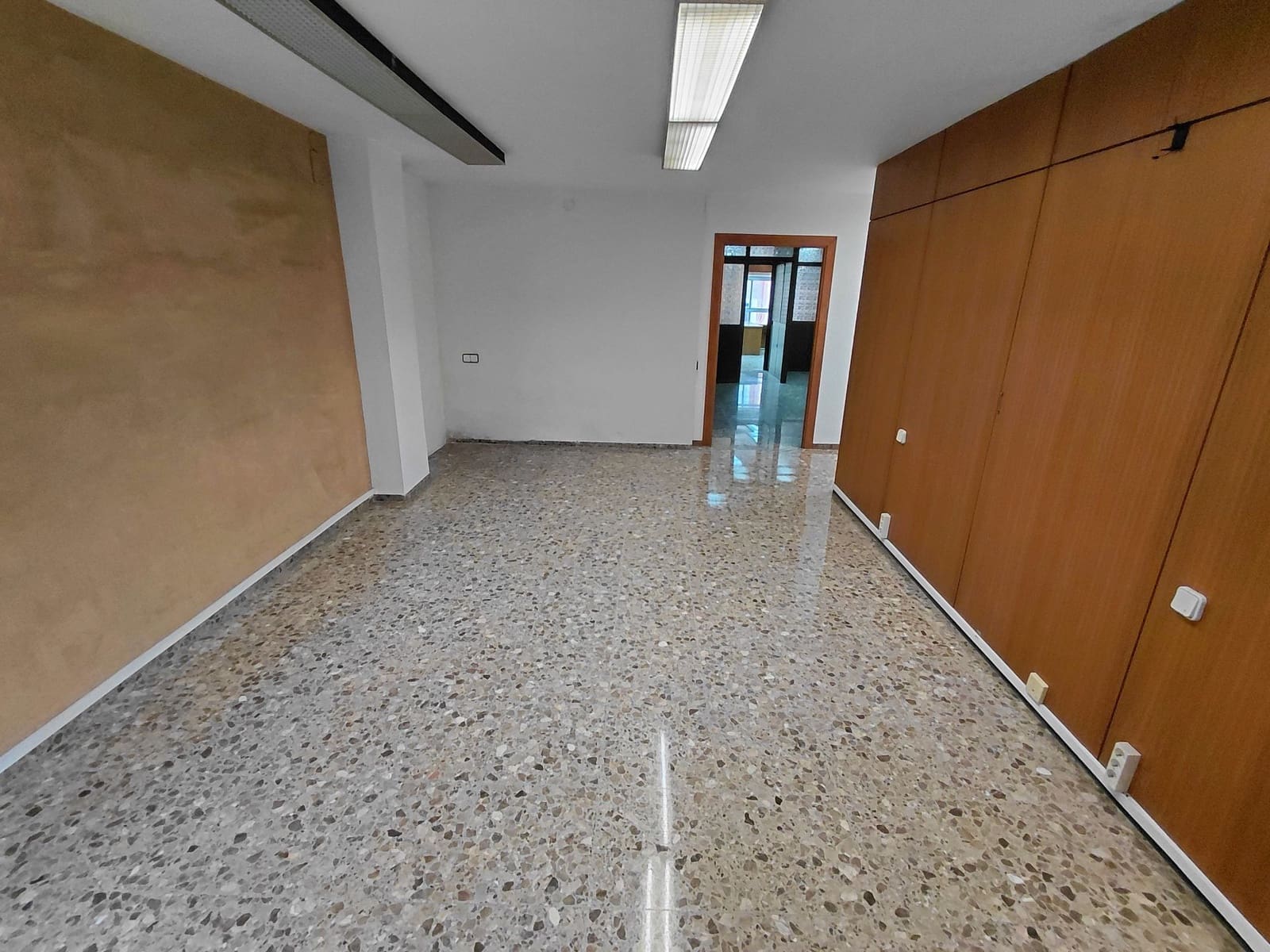 Office for sale in Castello de la Plana - € 143,000 (Ref: 9591789)