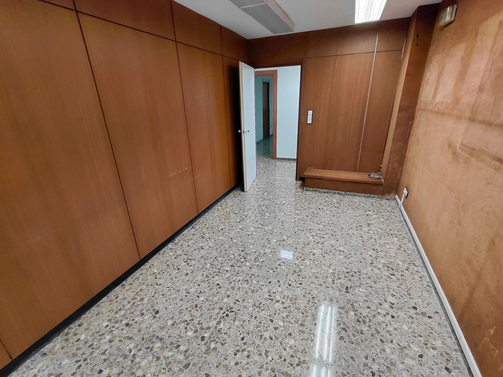 Office for sale in Castello de la Plana - € 143,000 (Ref: 9591789)