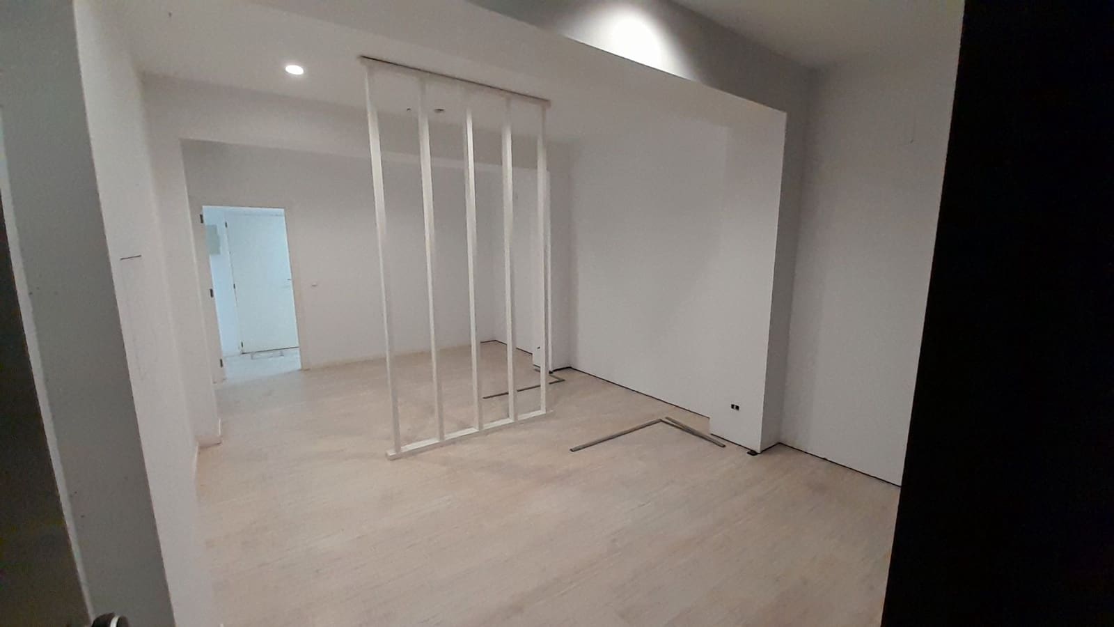 Commercial for rent in Castello de la Plana - € 400 (Ref: 9591792)