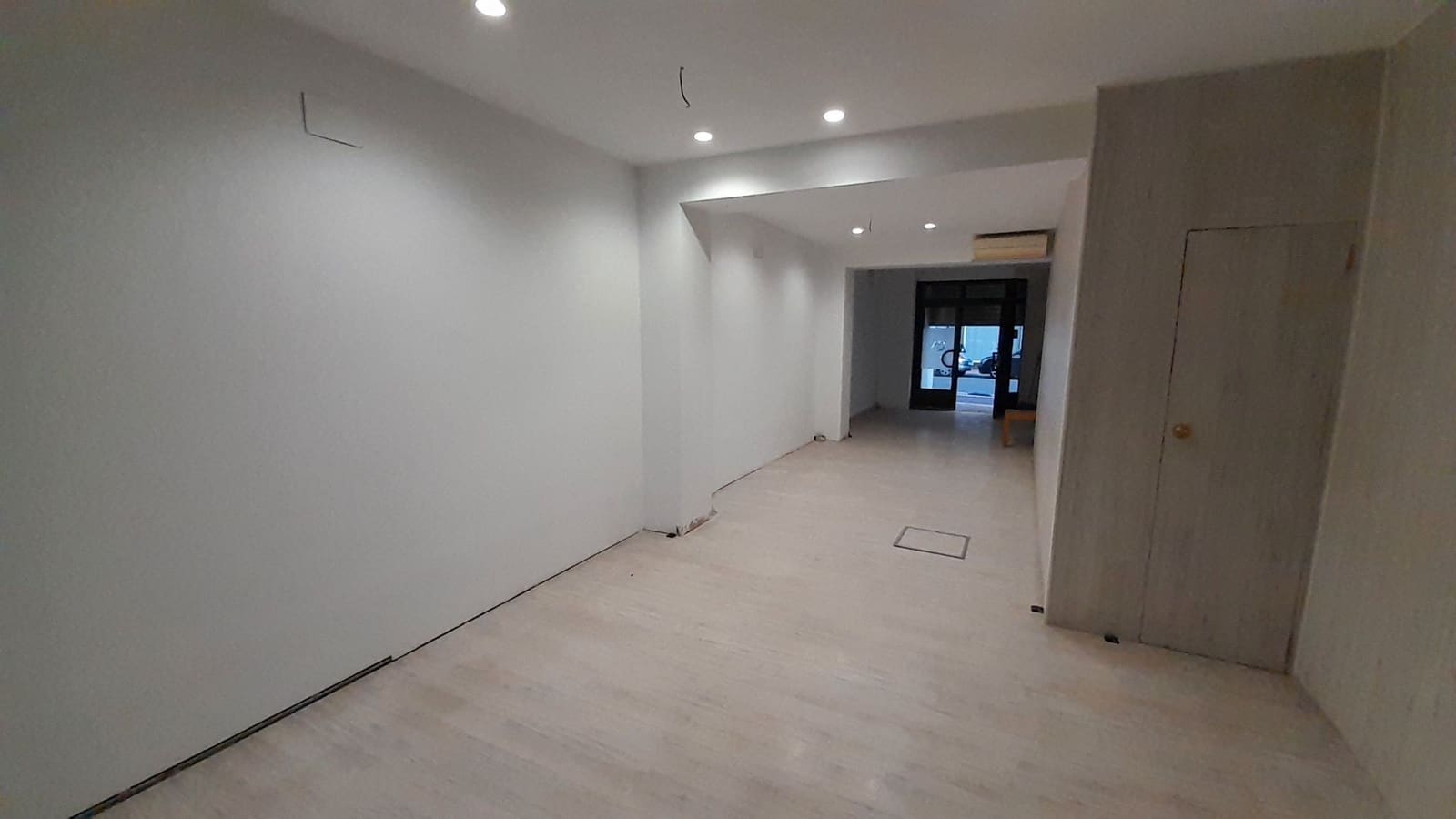 Commercial for rent in Castello de la Plana - € 400 (Ref: 9591792)