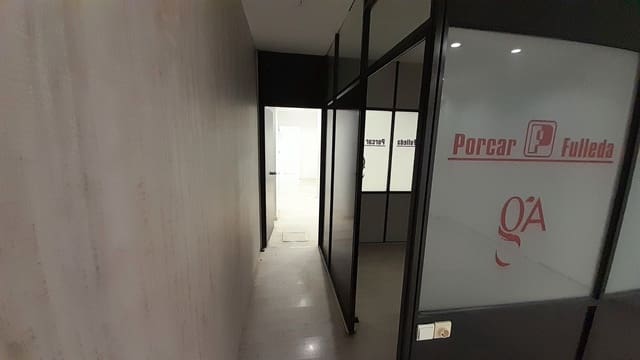 Kaupallinen vuokrattavana paikassa Sur, Castelló de la Plana - 400 € (Ref: 9591792)