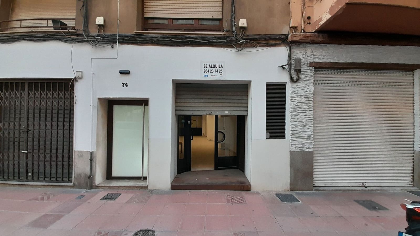 Commercial for rent in Castello de la Plana - € 400 (Ref: 9591792)